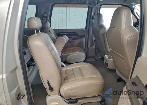 2004 Ford Excursion Limited z USA, uszkodzony, nr VIN 1FMSU43P44EA72756